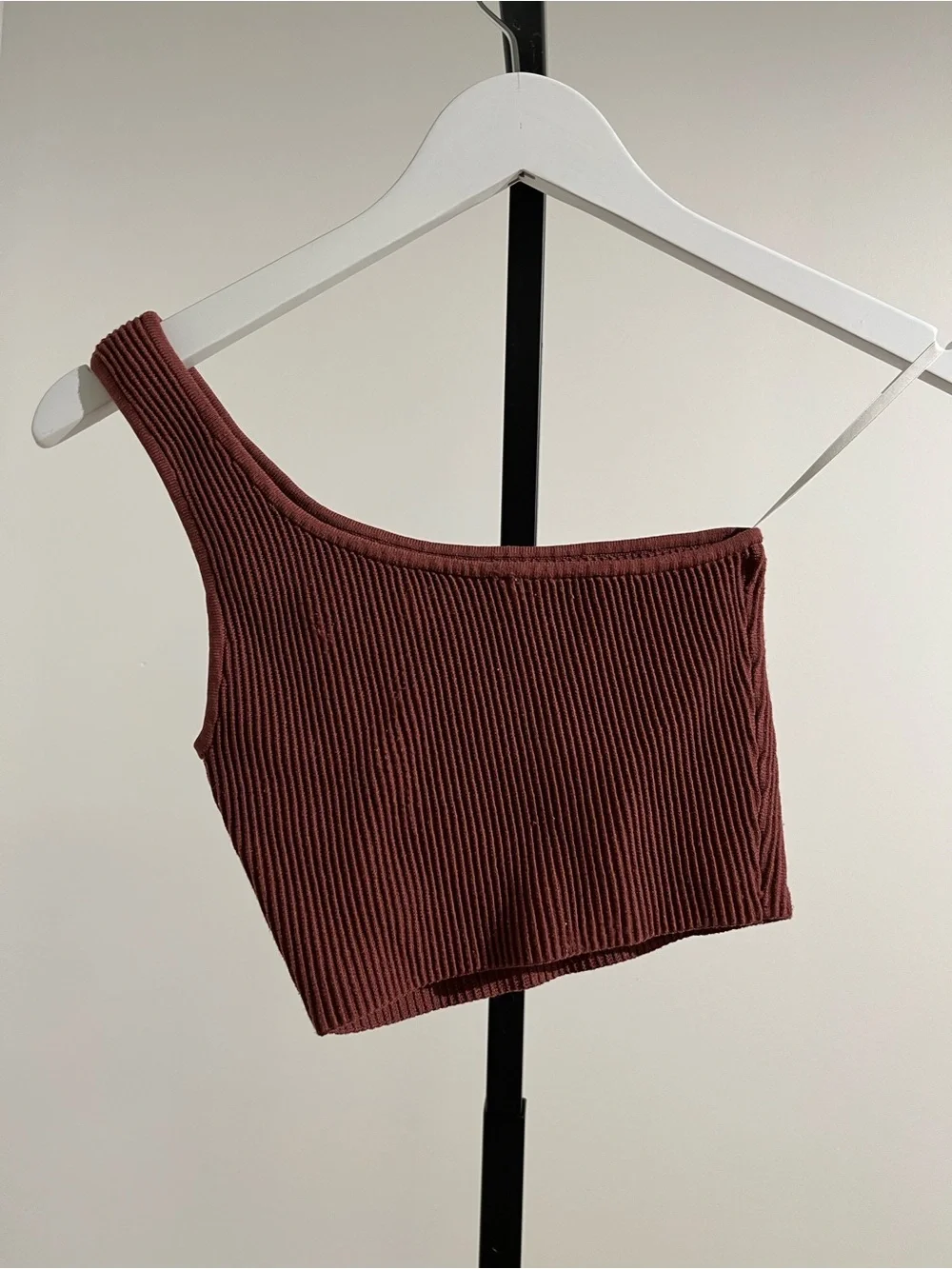 Babaton Ribbed One-Shoulder Crop Tank - Picture 2 of 5